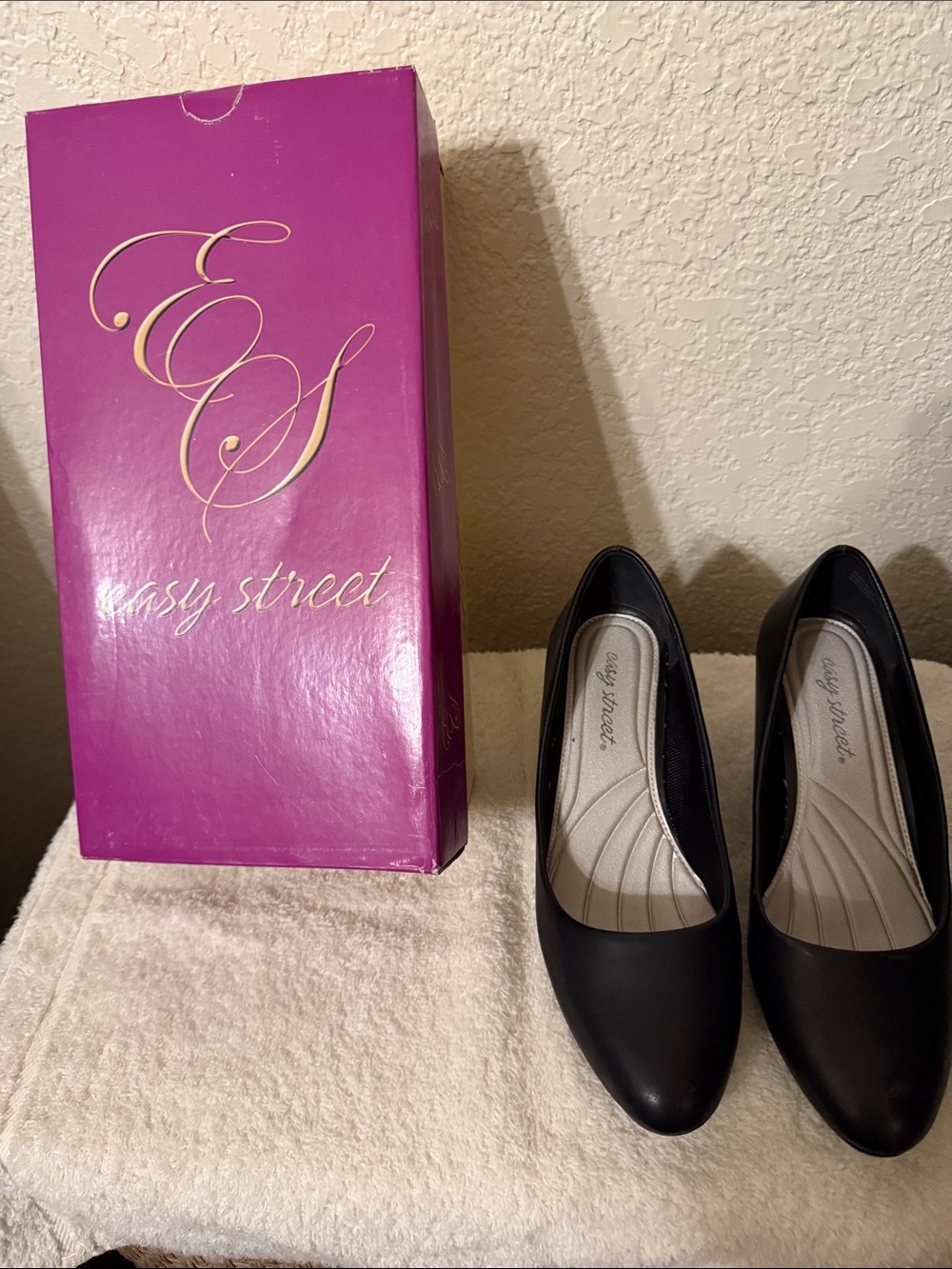 Easy Street Fabulous Black Pumps Heels 6.5 WW Extra Wide 2E w/ Original Box